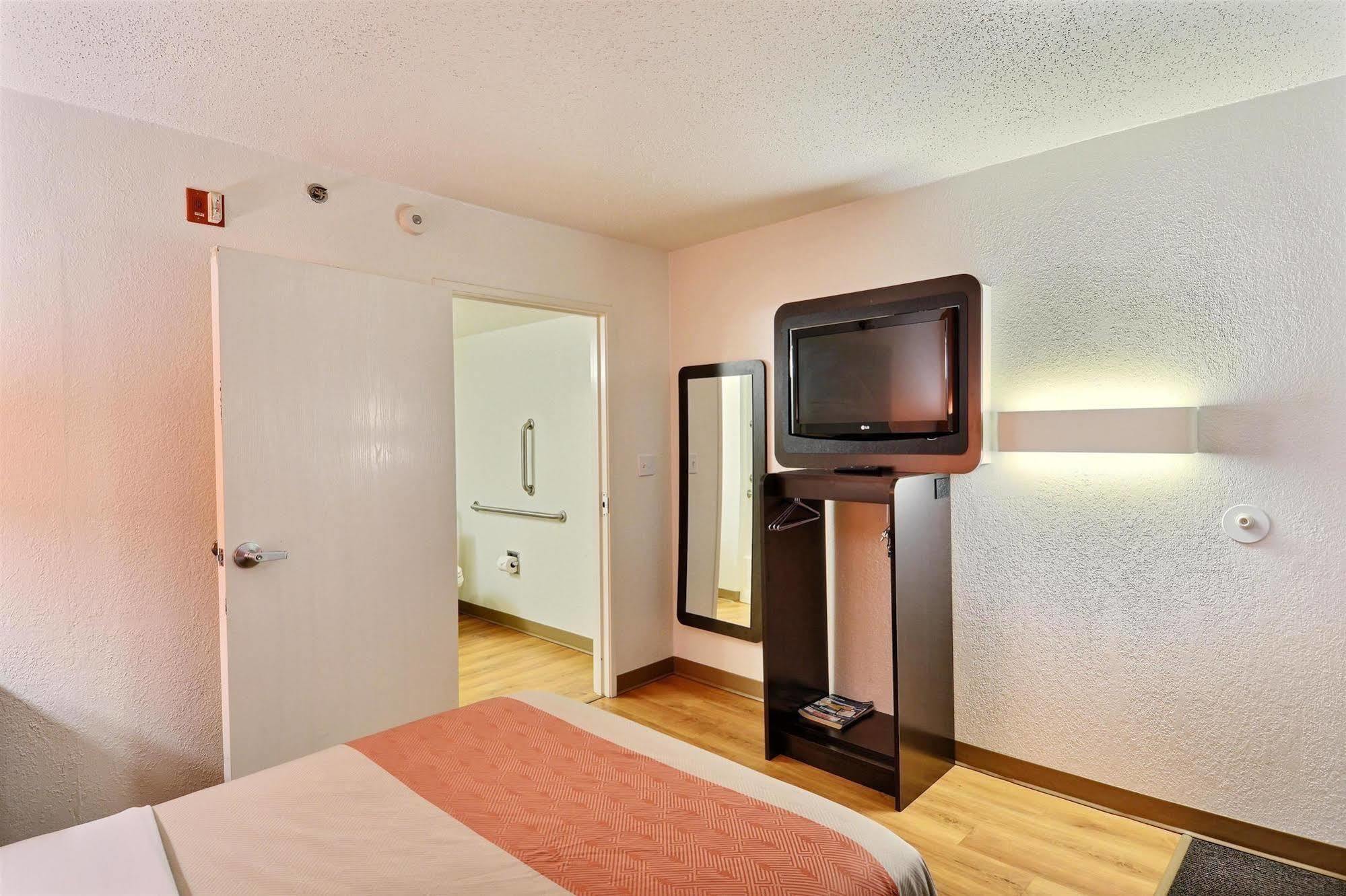 Motel 6-Tewksbury, Ma - Boston エクステリア 写真